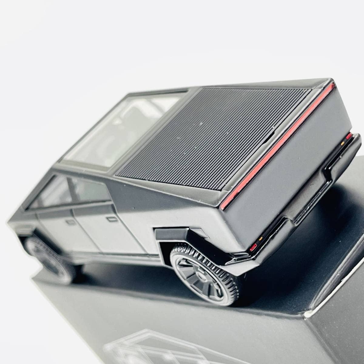 テスラ ミニカー Cybertruck サイバートラック1:18 TESLA 楽天市場】テスラ特注 1/18 テスラ サイバートラック ダイキャスト
